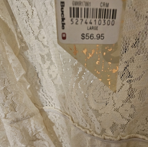 Elegant Lace Cover-Up - Picture 2 of 4